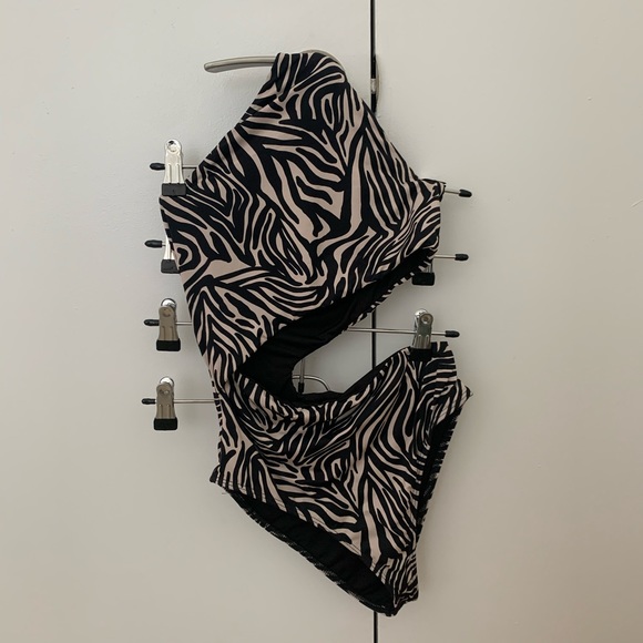 Beach Riot Zebra - Picture 3 of 4